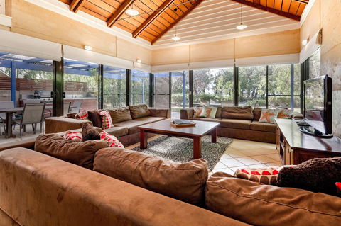 Geographe Cove Resort - VIC Tourism 9