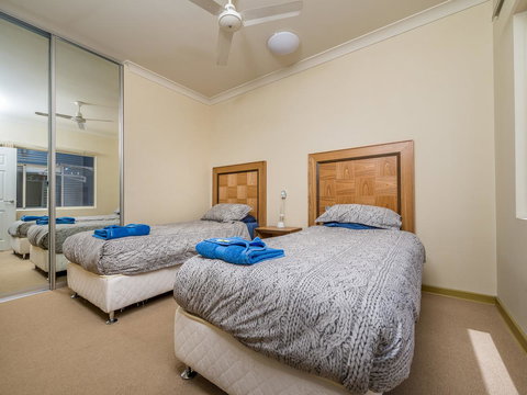 Seafront Unit 60 - VIC Tourism 2
