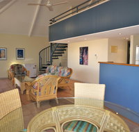 Osprey Holiday Village Unit 102 - Relax and unwind in the large spa bath - VIC Tourism