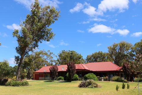 Burton Farmhouse - VIC Tourism 8