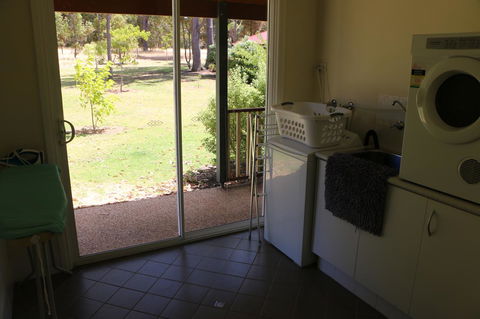 Burton Farmhouse - VIC Tourism 2