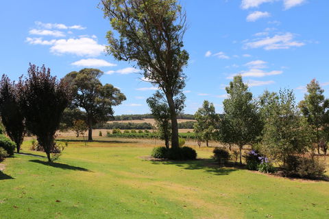 Burton Farmhouse - VIC Tourism 7