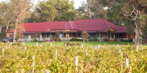 Burton Farmhouse - VIC Tourism 10