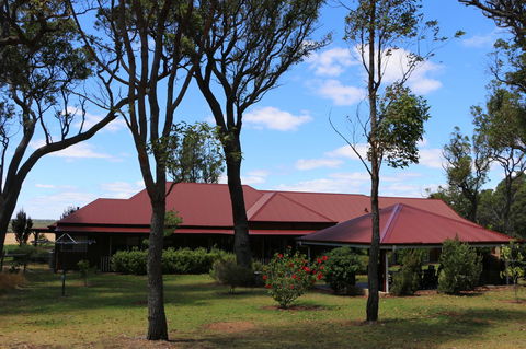 Burton Farmhouse - VIC Tourism 3