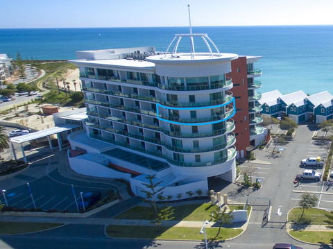 A 406 FANTASTIC OCEAN BEACH And MARINA VIEW APT - MANDURAH - VIC Tourism 24
