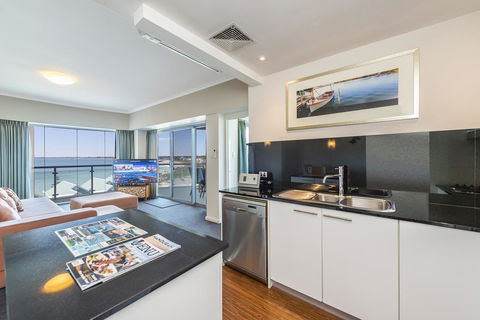 A 406 FANTASTIC OCEAN BEACH And MARINA VIEW APT - MANDURAH - VIC Tourism 18