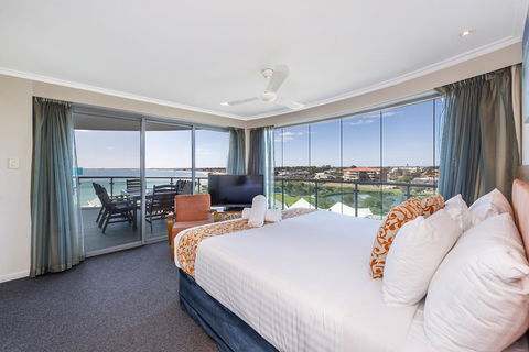 A 406 FANTASTIC OCEAN BEACH And MARINA VIEW APT - MANDURAH - VIC Tourism 13