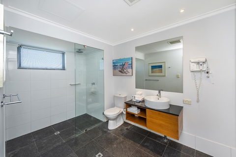 A 406 FANTASTIC OCEAN BEACH And MARINA VIEW APT - MANDURAH - VIC Tourism 16