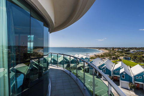 A 406 FANTASTIC OCEAN BEACH And MARINA VIEW APT - MANDURAH - VIC Tourism 9