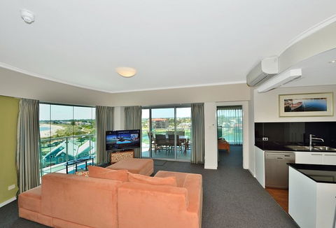 A 406 FANTASTIC OCEAN BEACH And MARINA VIEW APT - MANDURAH - VIC Tourism 10