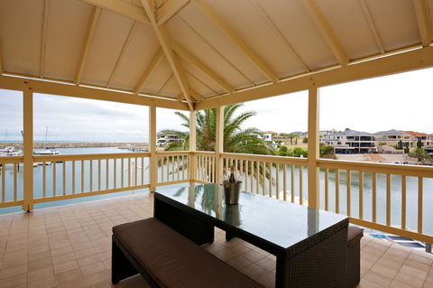 The Marina Hotel - Mindarie - VIC Tourism 7