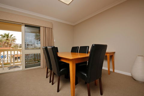 The Marina Hotel - Mindarie - VIC Tourism 11