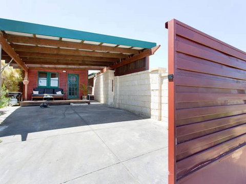 Sunset Cottage - VIC Tourism 0