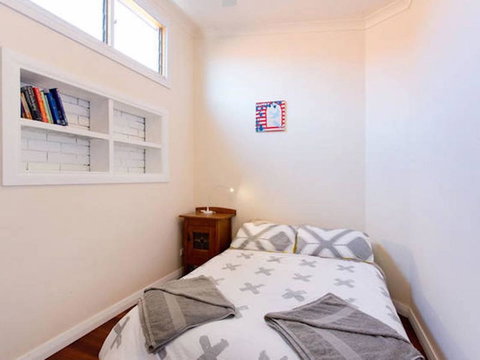 Sunset Cottage - VIC Tourism 9