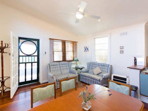 Sunset Cottage - VIC Tourism 4