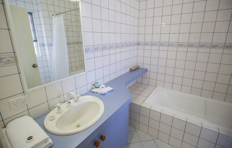 Esplanade Hotel Busselton - VIC Tourism 16