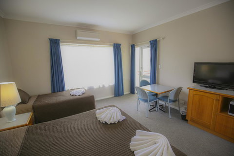 Esplanade Hotel Busselton - VIC Tourism 43
