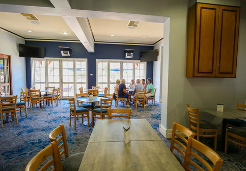 Esplanade Hotel Busselton - VIC Tourism 7