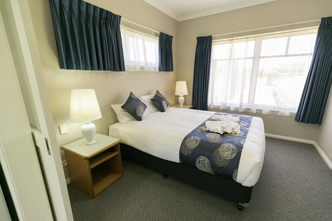 Esplanade Hotel Busselton - VIC Tourism 1