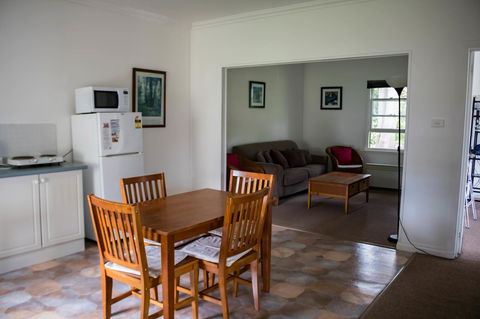 Giants Table And Cottages - VIC Tourism 17