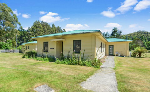 Giants Table And Cottages - VIC Tourism 13