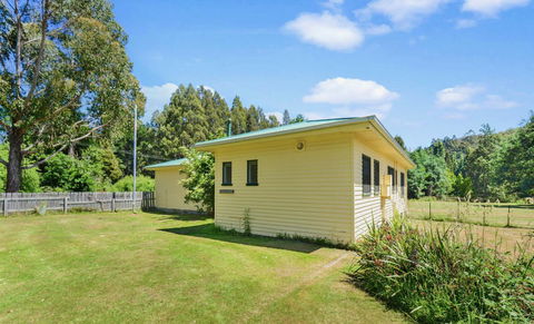 Giants Table And Cottages - VIC Tourism 14