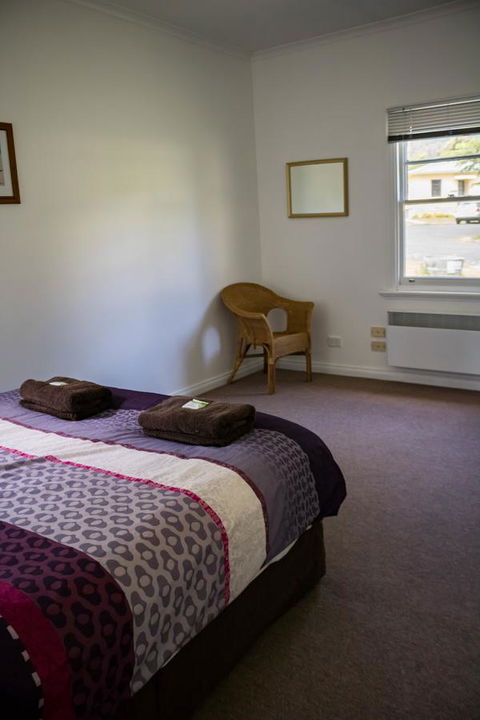 Giants Table And Cottages - VIC Tourism 6