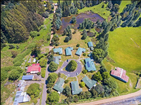 Giants Table And Cottages - VIC Tourism 0