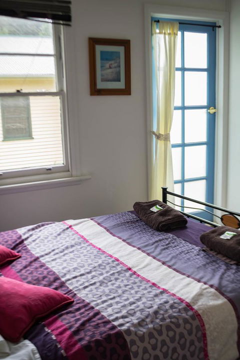 Giants Table And Cottages - VIC Tourism 15