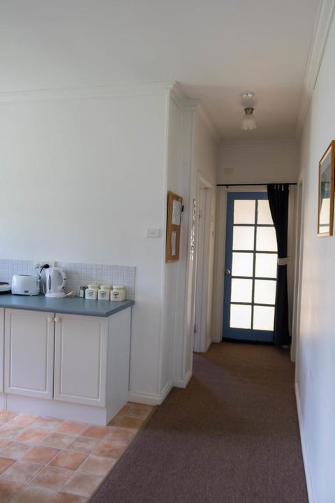 Giants Table And Cottages - VIC Tourism 19