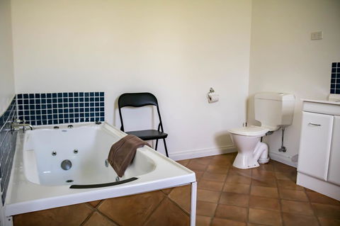 Giants Table And Cottages - VIC Tourism 8
