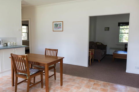 Giants Table And Cottages - VIC Tourism 20