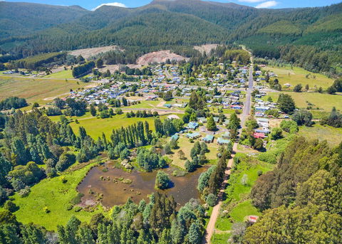 Giants Table And Cottages - VIC Tourism 1