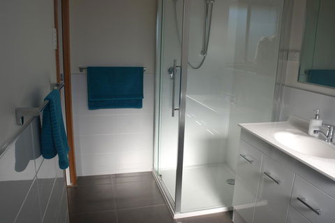 Modern 2 Bedroom Appartment - VIC Tourism 10