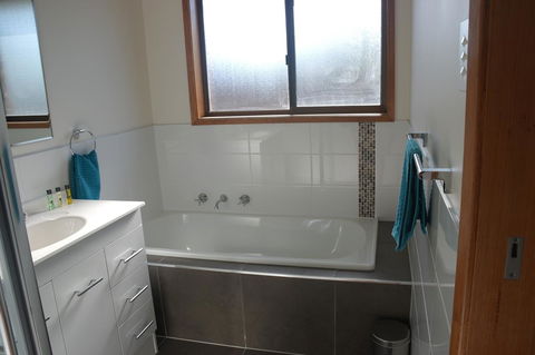 Modern 2 Bedroom Appartment - VIC Tourism 9
