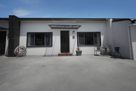 Georges Bay Apartments - VIC Tourism 31