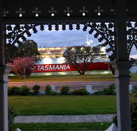 Riverbank villa - 4 bedroom house villa - VIC Tourism