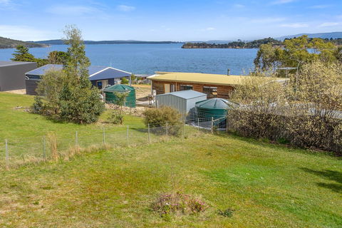 Omaroo Cottage Bruny Island - VIC Tourism 13