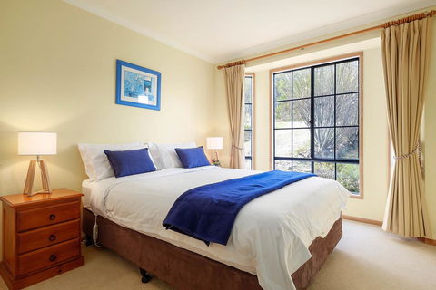 Omaroo Cottage Bruny Island - VIC Tourism 9