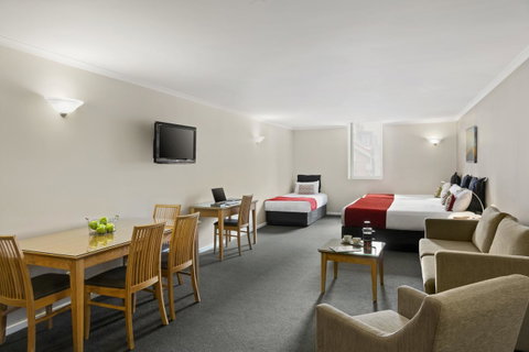 Hobart Waterfront Apartments - VIC Tourism 3