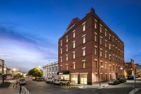 Hobart Waterfront Apartments - VIC Tourism 4