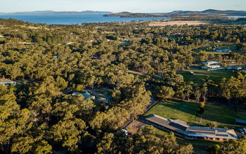 Acton Park Holiday Units - VIC Tourism 0