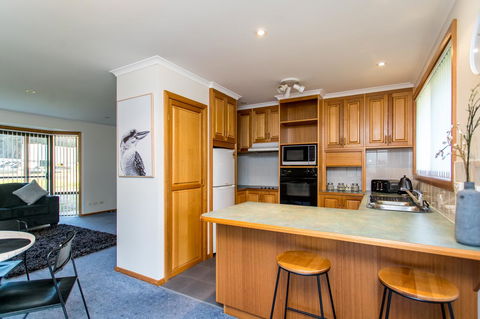 Acton Park Holiday Units - VIC Tourism 10