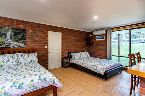 Acton Park Holiday Units - VIC Tourism 11