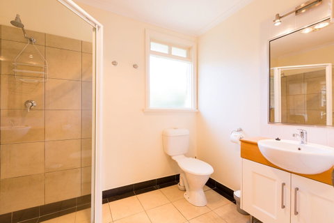 Graham Apartments - VIC Tourism 34