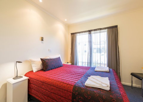 Graham Apartments - VIC Tourism 6