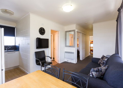 Graham Apartments - VIC Tourism 42