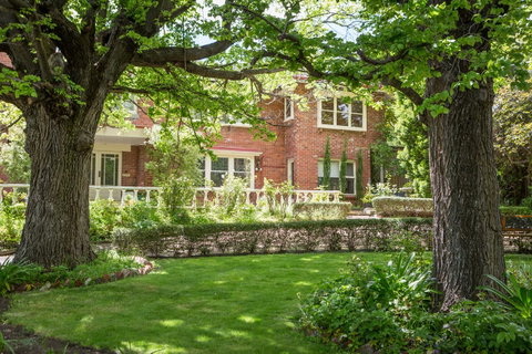 Graham Apartments - VIC Tourism 0