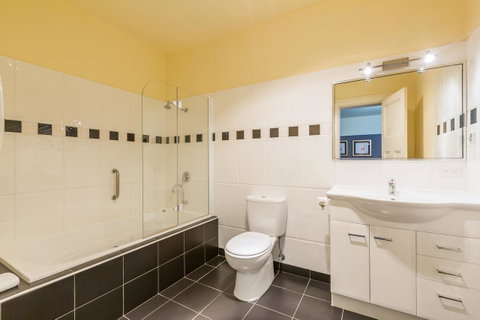 Graham Apartments - VIC Tourism 36