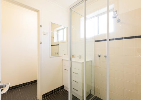 Graham Apartments - VIC Tourism 16